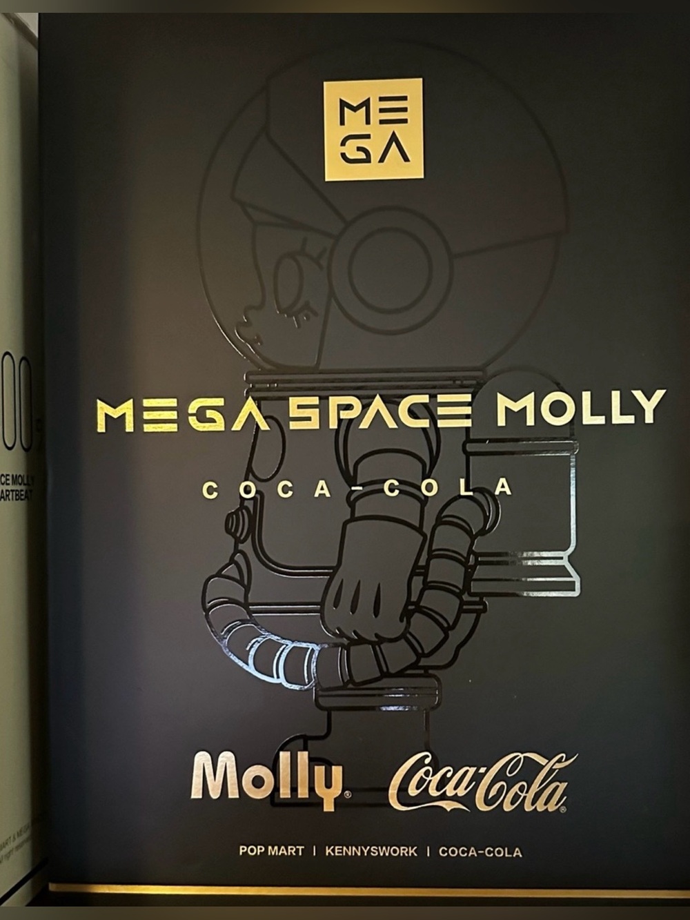 MEGA SPACE MOLLY 400% COCA-COLA VERSION 1 (V1 ) COLLECTIBLE